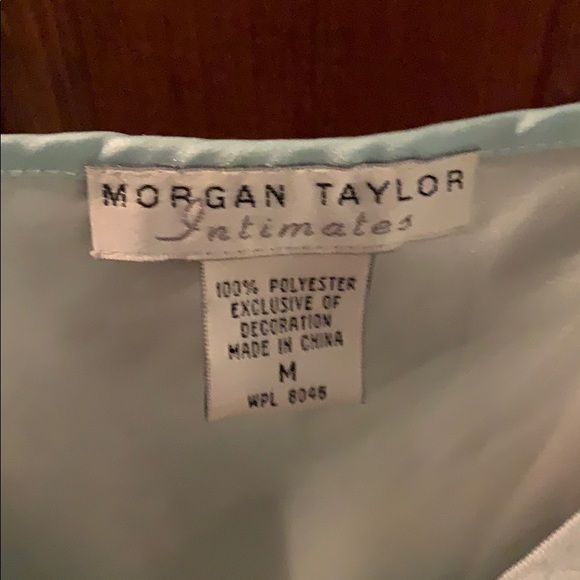 Beautiful sea foam green nightgown - Picture 2 of 3